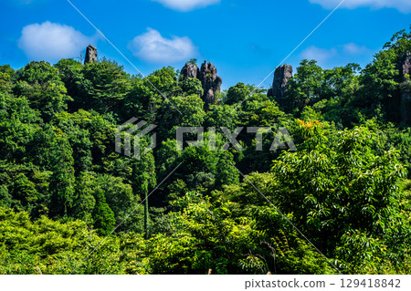 Fresh greenery at Tatehane [Urayabakei, Nakatsu City, Oita Prefecture] 129418842