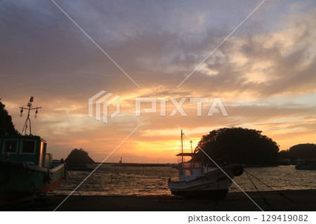 A beautiful sunset seen beyond Nishina Port 129419082