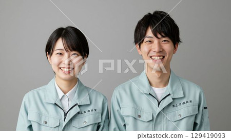 Young men and women in the manufacturing industry working in a factory 129419093