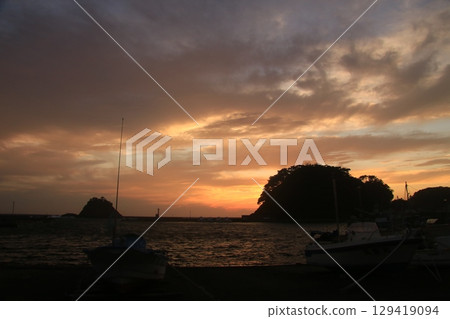 A beautiful sunset seen beyond Nishina Port 129419094