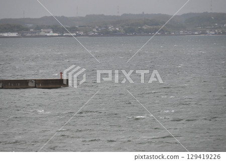 Cloudy seascape 129419226