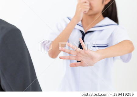 穿著制服、討厭父親氣味的國中女生 129419299