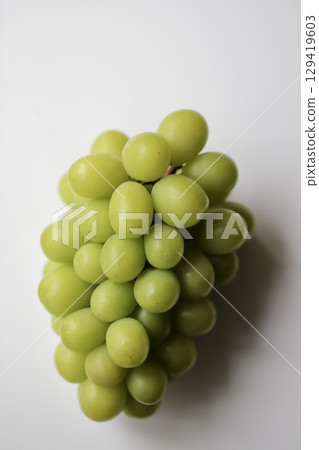 日本的陽光麝香葡萄是受歡迎的選擇，但它們又甜又美味。 129419603