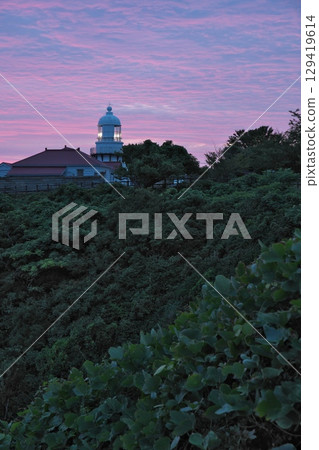 A beautiful sunrise at Mihonoseki Lighthouse in Matsue City, Shimane Prefecture in summer 129419614