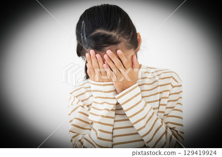 傷心的國中女生 129419924