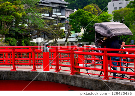 Chubu region, Izu Shuzenji, tourist image, rickshaw parked at Kokei Bridge (Akogare Bridge), Shuzenji, Izu City, Shizuoka Prefecture (3) 129420486