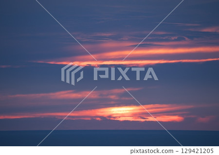 A beautiful sunrise from the Shimane Peninsula, with its gradation of morning light 129421205