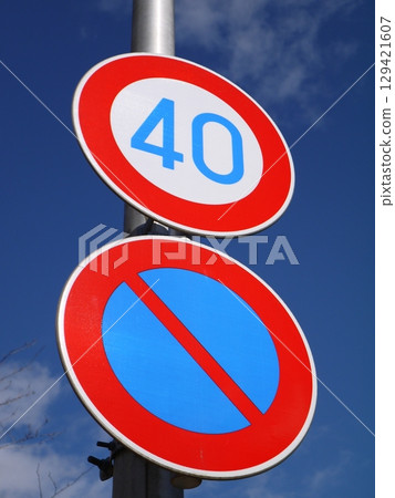 道路標誌（限速、禁止停車） 129421607