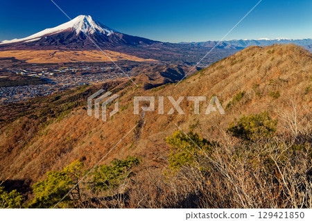 從山脊線到卡羅姆山看到的富士山、沙子山和南阿爾卑斯山脈 129421850