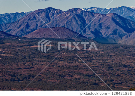 清晨從山脊到霞山,可欣賞青木原樹海、大室山和毛無山的景色 清晨從山脊到霞山,可欣賞青木原樹海、大室山和毛無山的景色 129421858