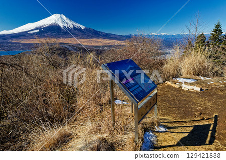 Mt. Fuji in winter seen from Mt. Ishiwari Mt. Fuji in winter seen from Mt. Ishiwari 129421888