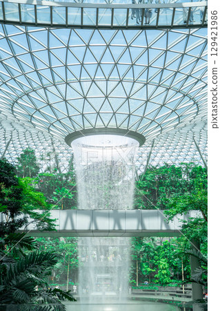 匯豐銀行雨漩渦，新加坡樟宜機場星耀樟宜的室內瀑布 129421986