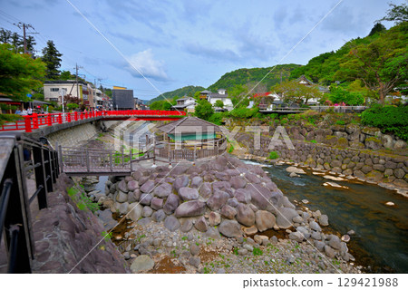 伊豆中部地區修善寺溫泉與特光之湯、桂川以及靜岡縣伊豆市修善寺橋之旅的紅橋形象(1) 129421988