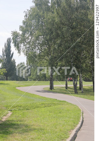 Summer in the landscape park Kolomenskoye in the district, Moscow, August 2022. 129422997