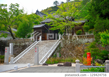 Chubu region, Izu Shuzenji Onsen, nostalgic scenery, entrance to Shuzenji Temple, Shuzenji, Izu City, Shizuoka Prefecture (2) 129424738