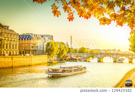 Pont des Arts, Paris, France Pont des Arts, Paris, France 129425382