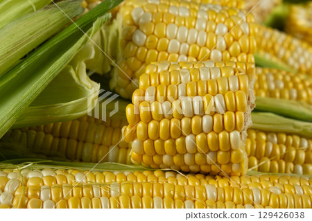 Detailed macro of fresh raw corn cobs Detailed macro of fresh raw corn cobs 129426038