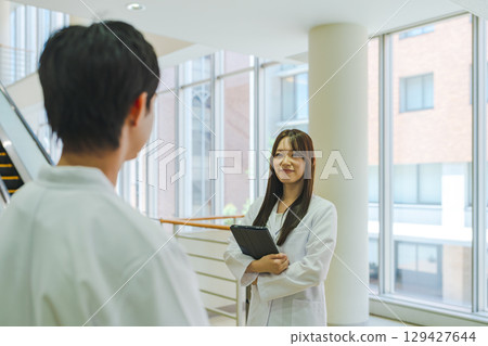 Men and women in white coats 129427644