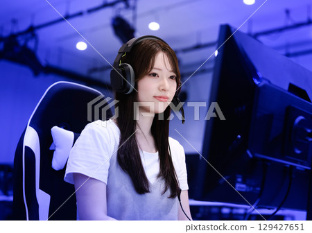 Serious female student in a gaming chair 129427651
