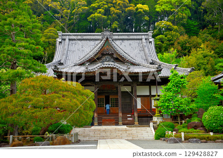 Image of a female tourist praying at the main hall of Shuzenji Temple in Shuzenji Onsen, Izu, Shizuoka Prefecture, Chubu region (3) 129428827