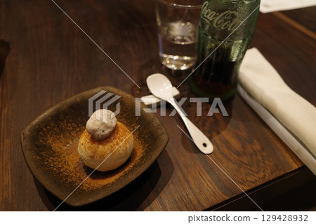 香草豆冰淇淋 129428932
