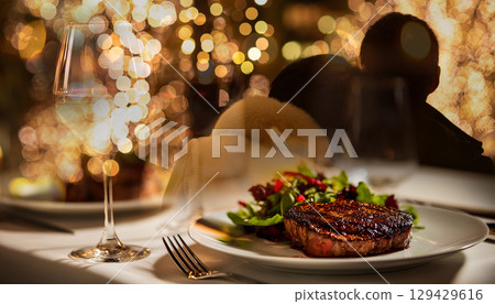 親密的牛排和葡萄酒晚餐約會 親密的牛排和葡萄酒晚餐約會 129429616