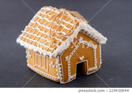 Gingerbread House Christmas cookies. 129430644