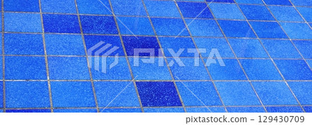 泳池底部磁磚紋理 129430709