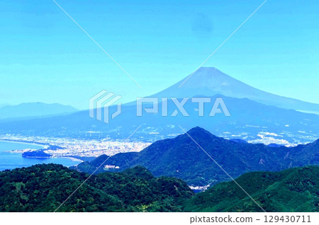 從葛城山頂俯瞰富士山 從葛城山頂俯瞰富士山 129430711