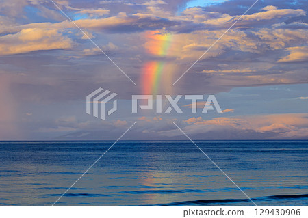 鄂霍次克海出現神秘垂直彩虹 鄂霍次克海出現神秘垂直彩虹 129430906