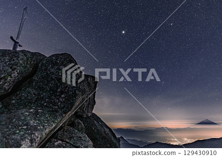 A fantastic summer night created by the starry sky and the Yukihoko floats 129430910