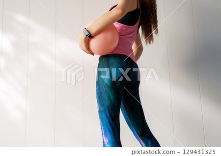 Woman in fashionable sportswear 129431325