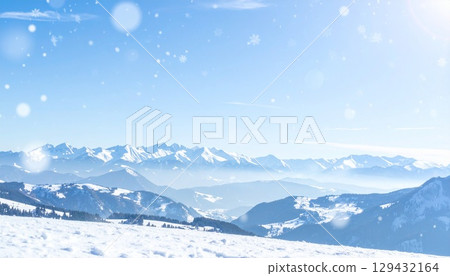 溫柔的冬日雪山和飛舞的雪花背景 129432164