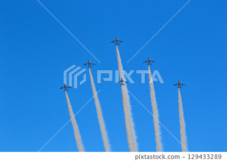 Blue Impulse flyovers over Noda Central Park in Toyonaka City Blue Impulse flyovers over Noda Central Park in Toyonaka City 129433289