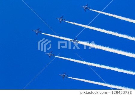 藍色衝擊波飛機飛越豐中市野田中央公園 藍色衝擊波飛機飛越豐中市野田中央公園 129433788