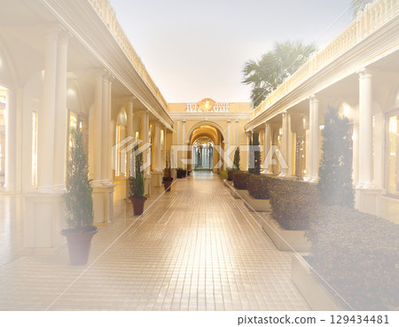 美麗的歷史教堂迴廊 美麗的歷史教堂迴廊 129434481