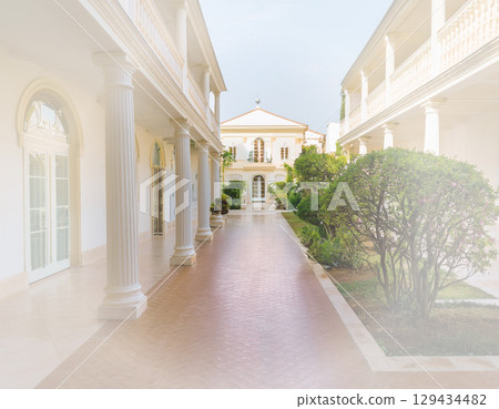 美麗的歷史教堂迴廊 美麗的歷史教堂迴廊 129434482