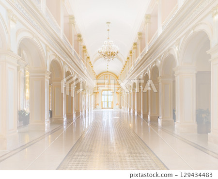 美麗的歷史教堂迴廊 美麗的歷史教堂迴廊 129434483