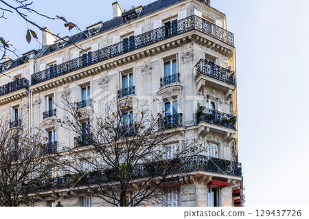 Old and expensive residential building in the city center of Paris, France Old and expensive residential building in the city center of Paris, France 129437726