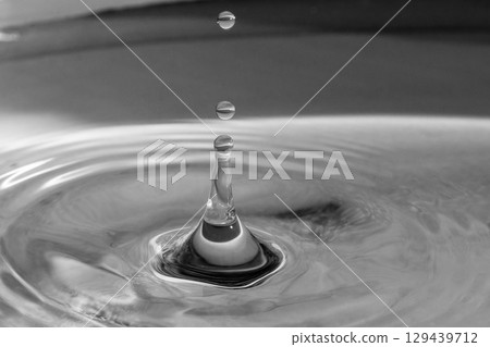 falling drops in water 129439712