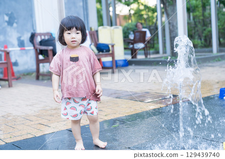 Japanese toddlers playing in the fountain at the apartment complex Japanese toddlers playing in the fountain at the apartment complex 129439740