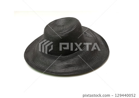 白色背景黑色草帽 白色背景黑色草帽 129440052