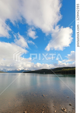 Maligne Lake in Jasper National Park, Canada, North America 129442393