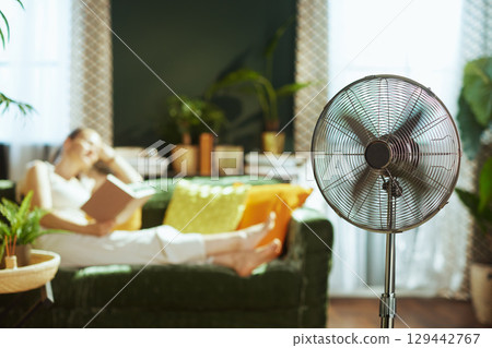 Quiet Reading & Cooling in a Cozy Home 129442767
