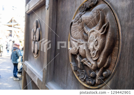 Early spring at Yushima Tenmangu Shrine: Cow and plum sculptures 129442901