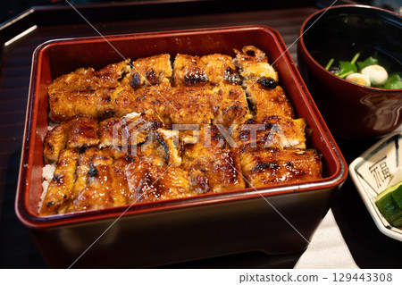 美味的鰻魚很重 129443308