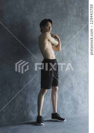 Men who train their muscles 129443789