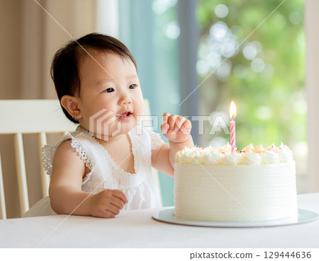 生日蛋糕和寶寶 129444636