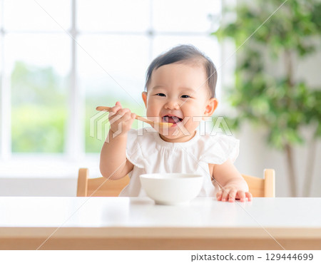 Baby to eat Baby to eat 129444699