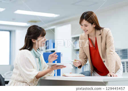 Business woman working in the office 129445457